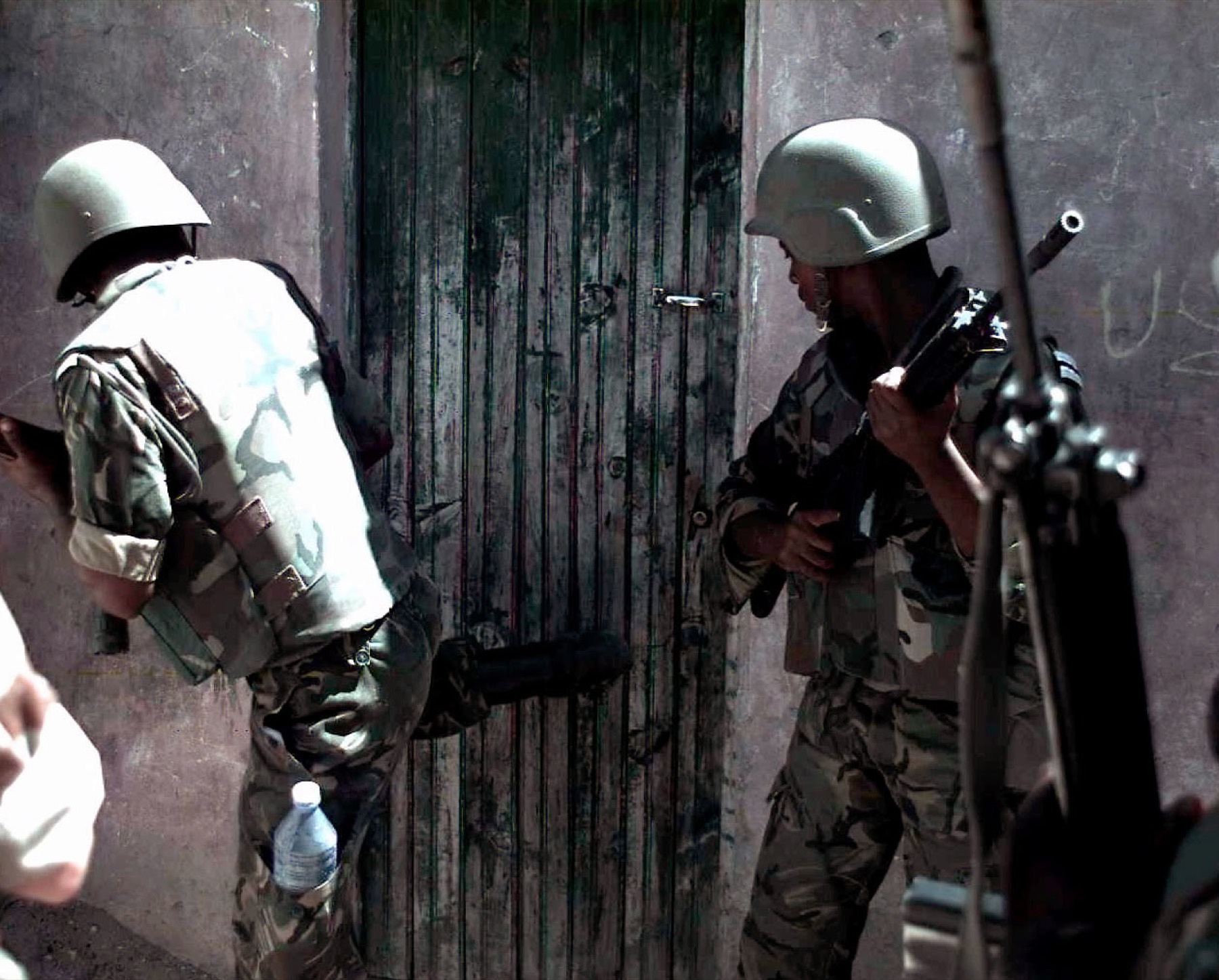 Two soldiers of the Botswana Defence Force search a building in the Bakara Market in January 1993.